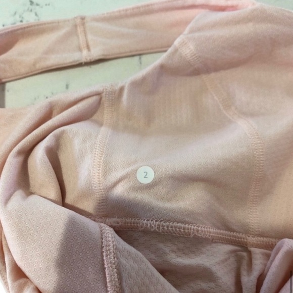 Lululemon shirt ajustable at the bottom soft pink size:2 - Picture 15 of 16